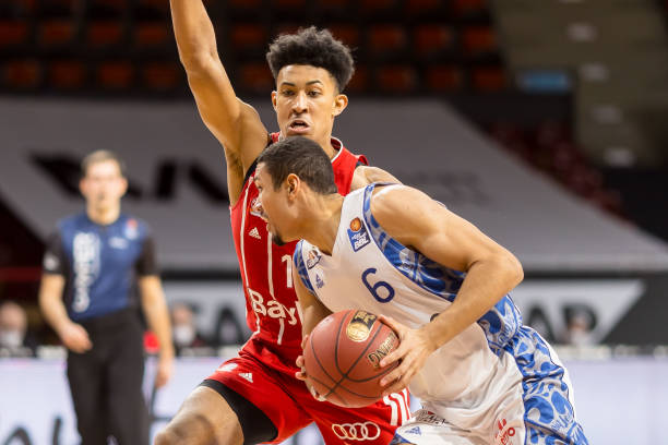 赛前出现了 赛前出现了