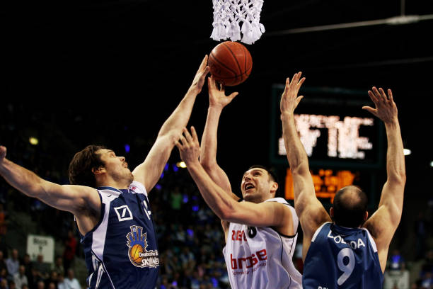 于中前场核 于中前场核