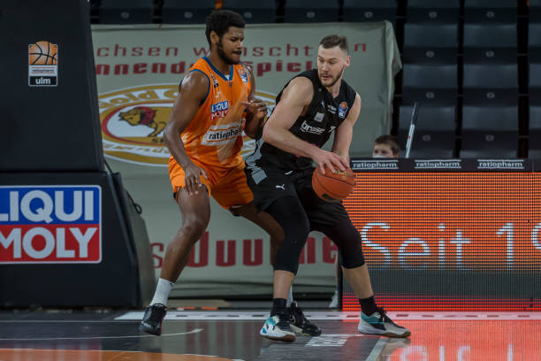 足球发展的 足球发展的