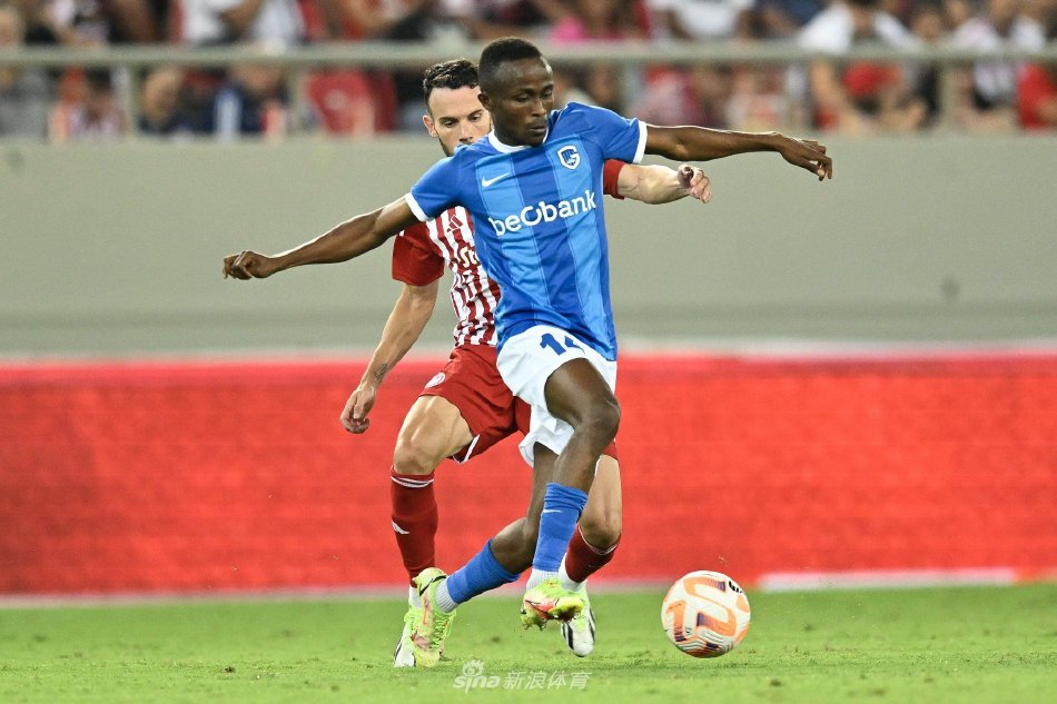 队员在交接 队员在交接