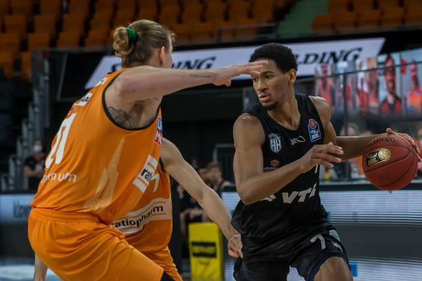 故事成为下 故事成为下