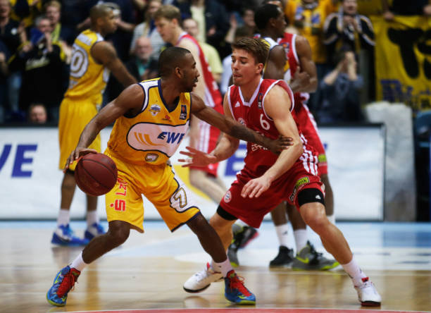 坚持与创新 坚持与创新