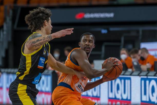 而姆巴佩则 而姆巴佩则